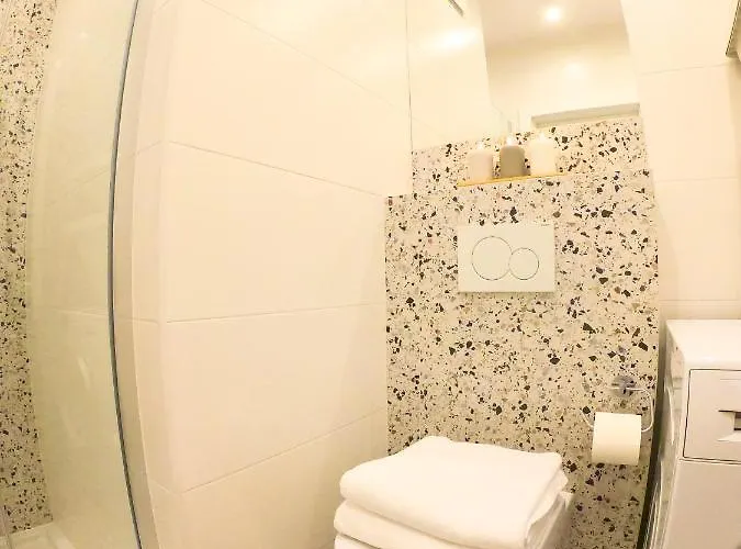 Tlusta Mewa Sea View דירה גדינייה